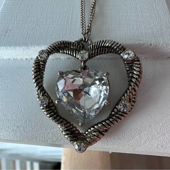 Betsey Johnson - Double heart necklace in antique brass look - Picture 3 of 6